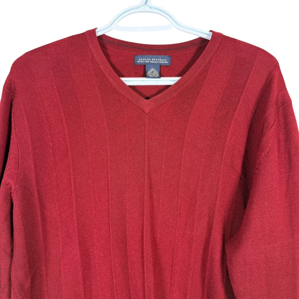 Banana Republic Extra Fine Italian Merino Wool Sweater‎ Mens L Red V-Neck read